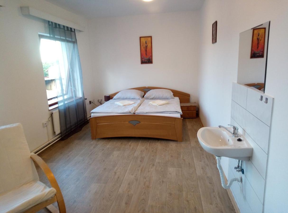 Penzion U Nahonu Mesto Touskov Extérieur photo
