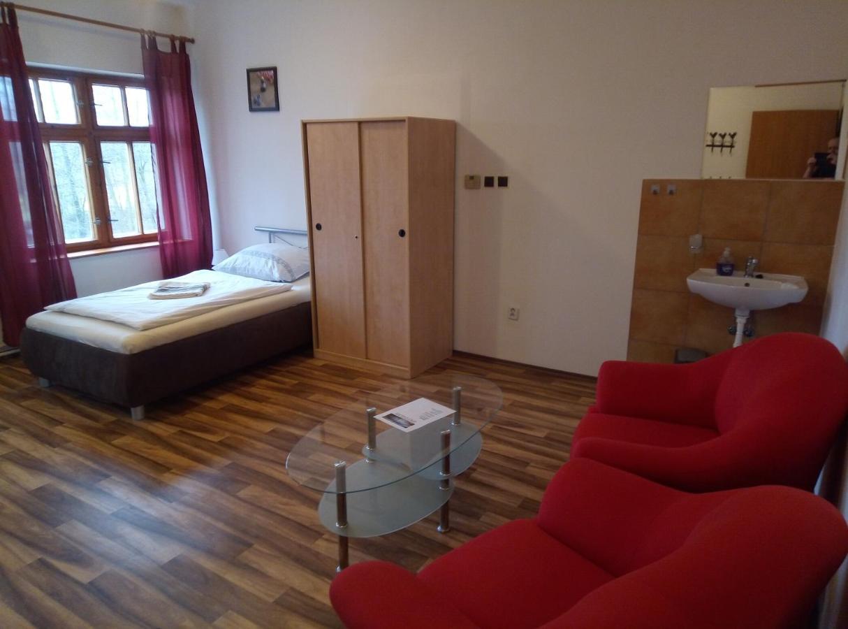 Penzion U Nahonu Mesto Touskov Extérieur photo